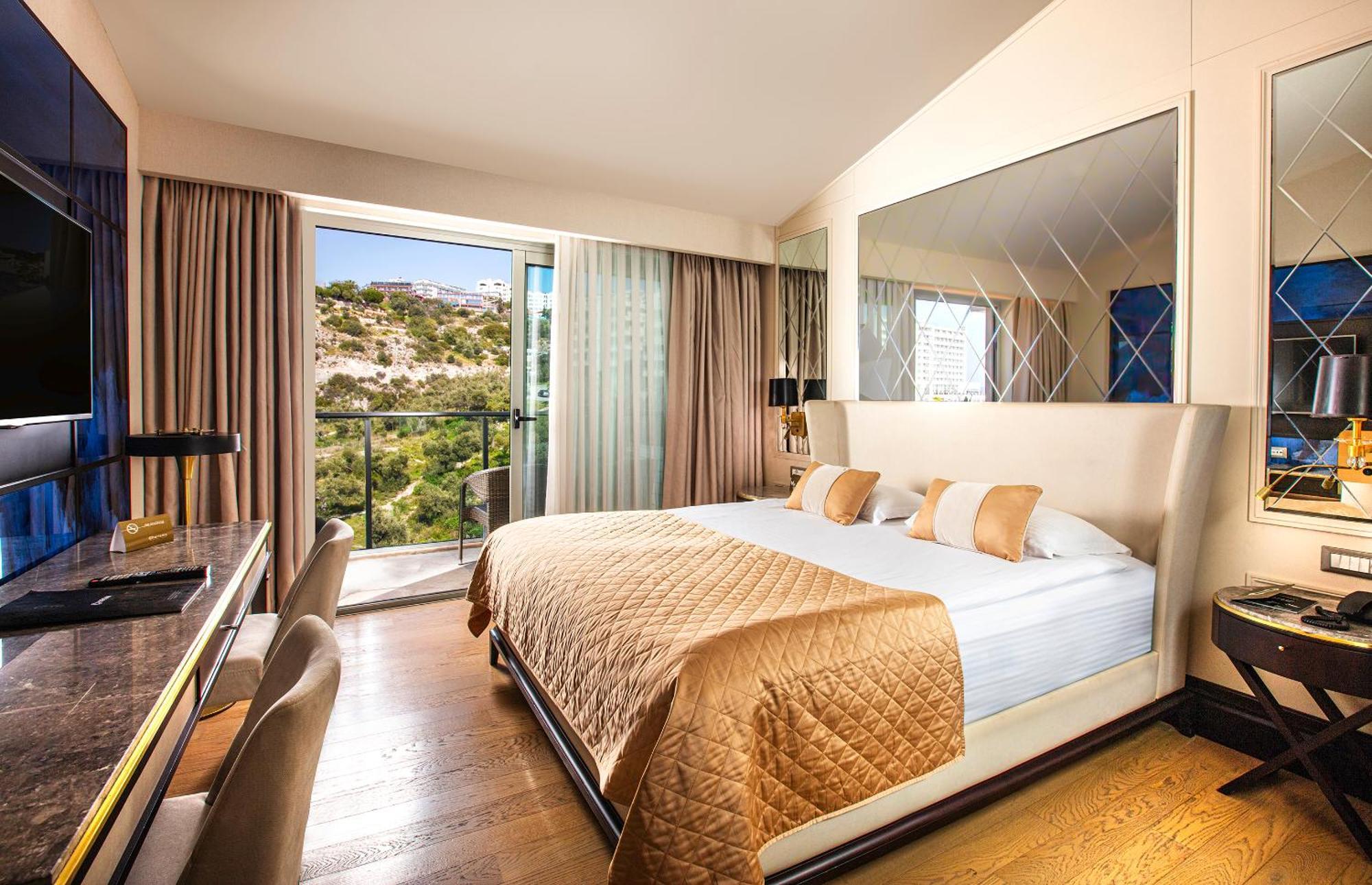 Double or Twin Room with Partial Sea View,1730040401:JPEG