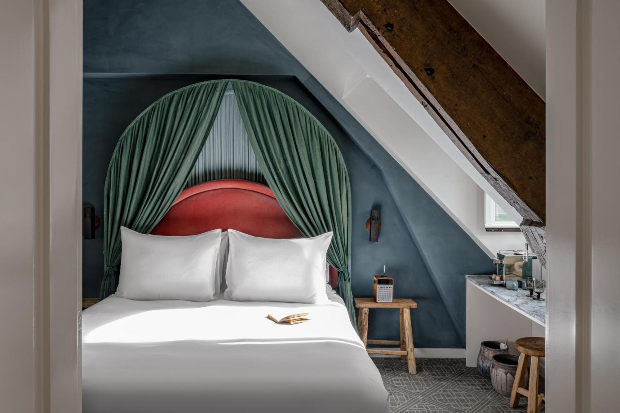 Junior Suite Parisian Eaves