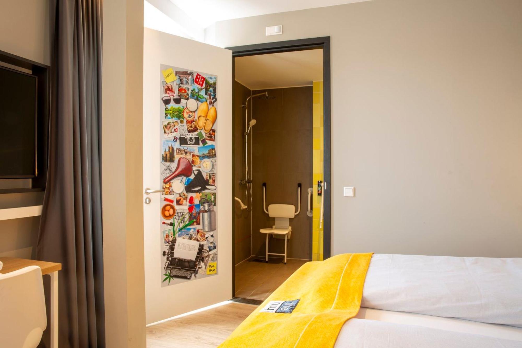 Standard Queen Room Accessible