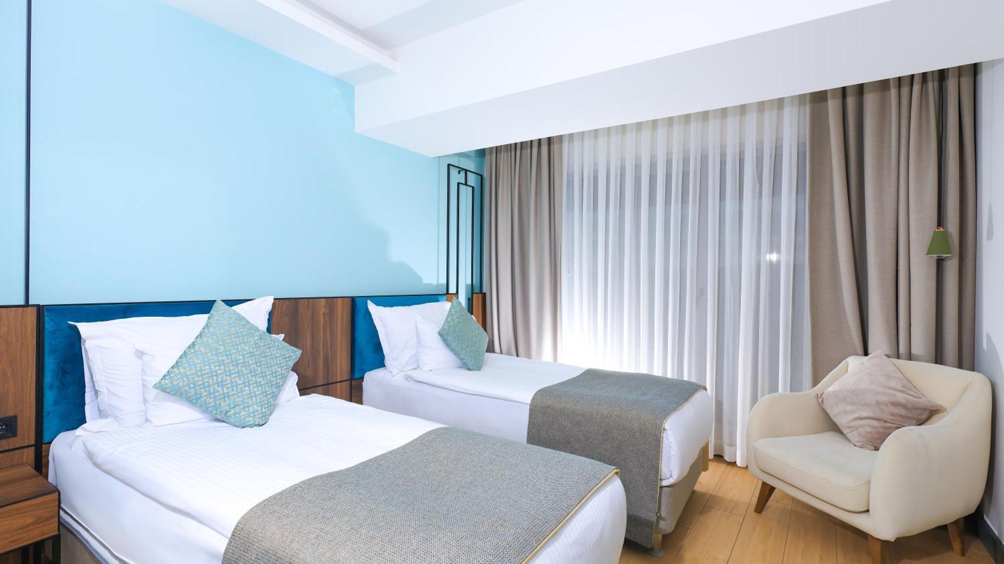 Chambre Lits Jumeaux - Vue sur Piscine