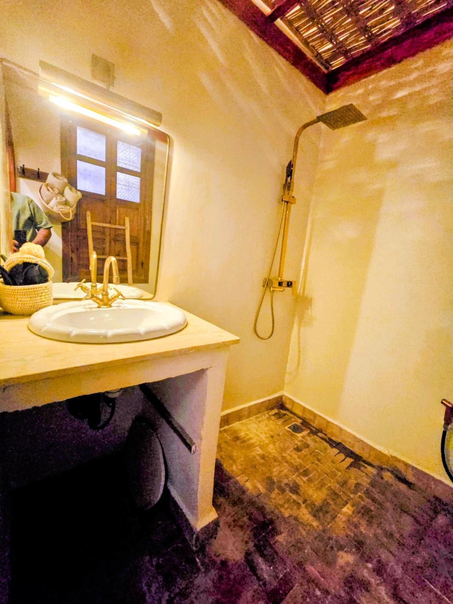 Single Room Bathroom