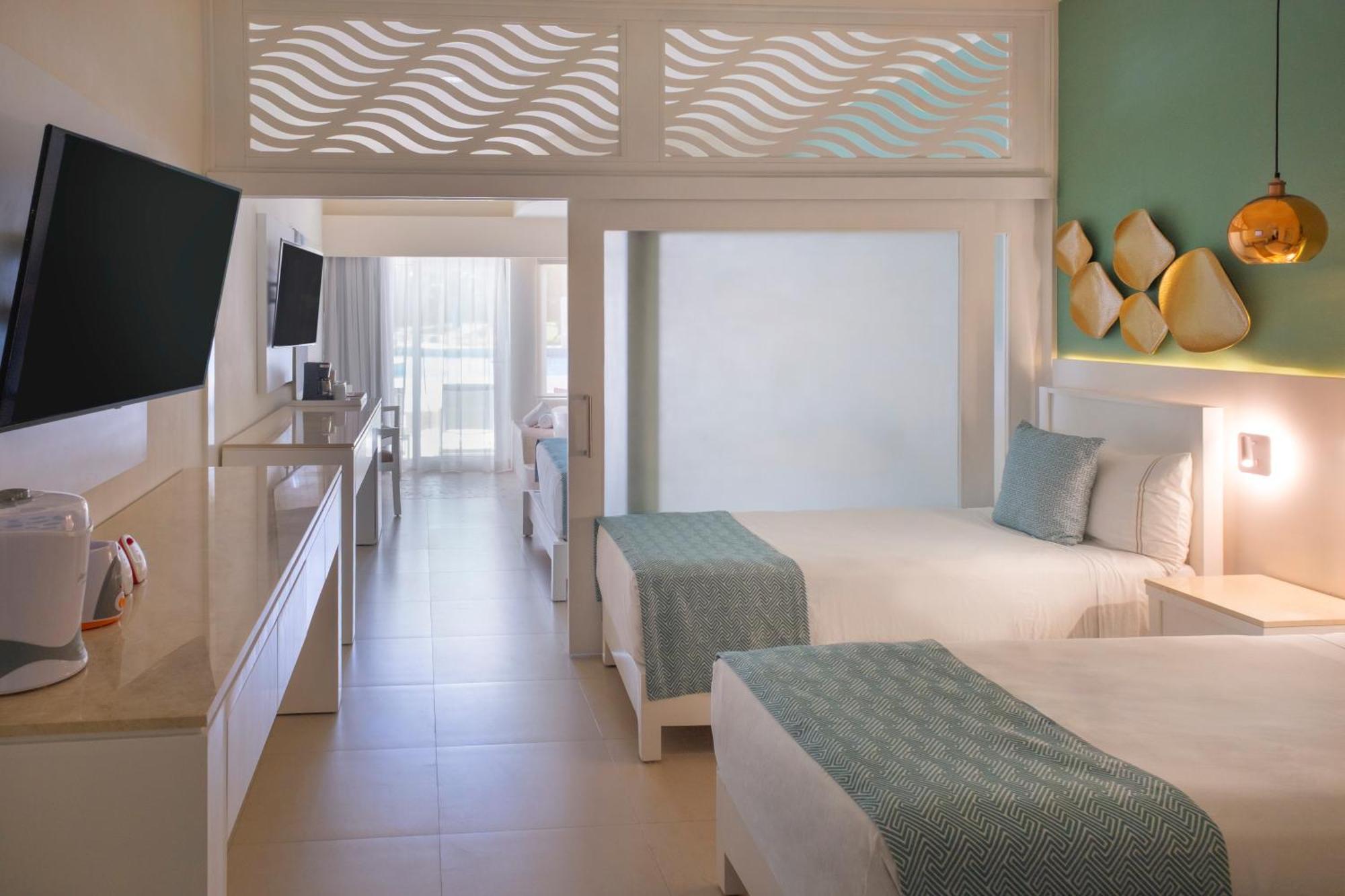 One Bedroom Family Pool Walkout