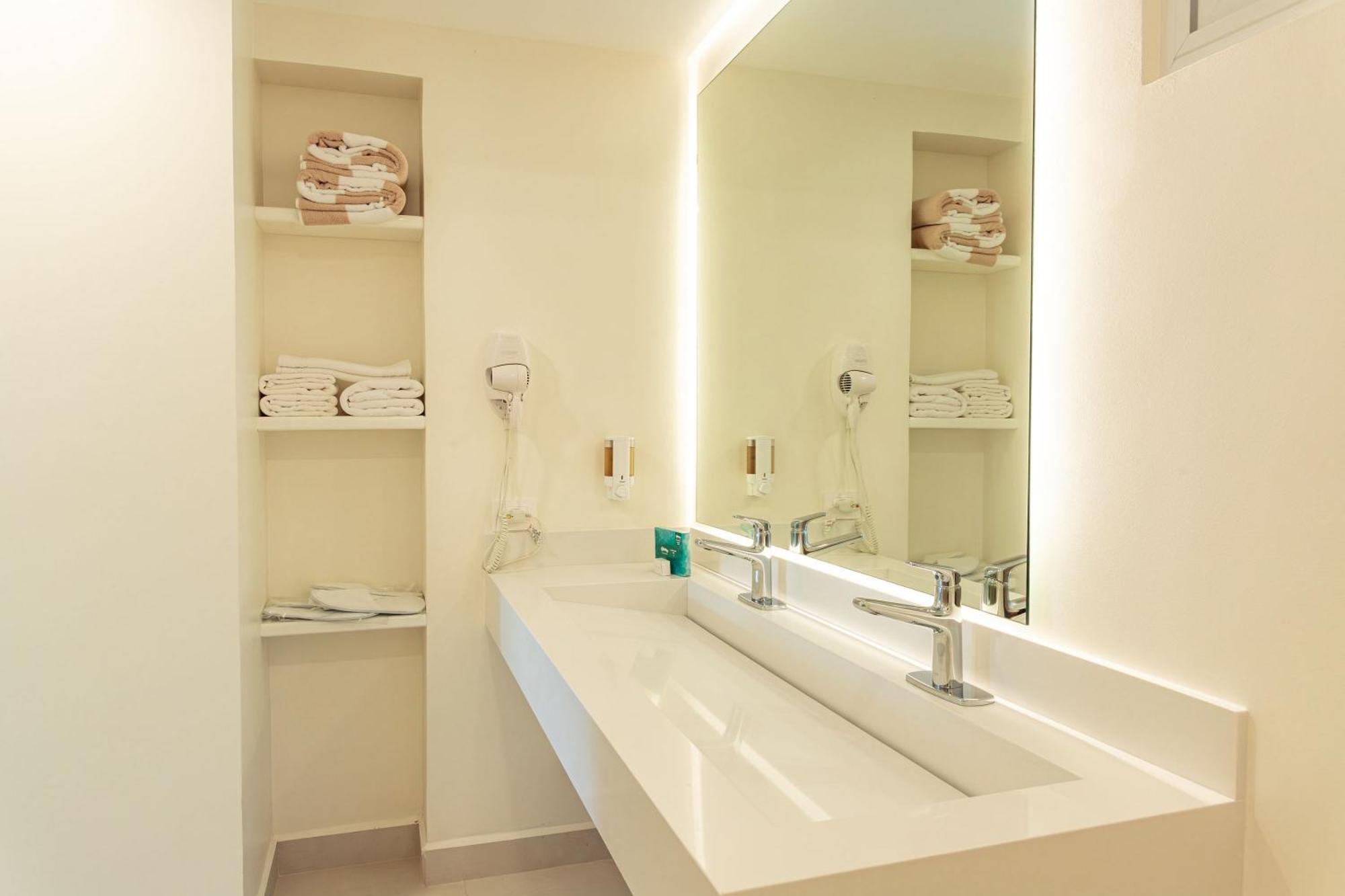Premium Tropicana King Bed Jacuzzi Adults Only
