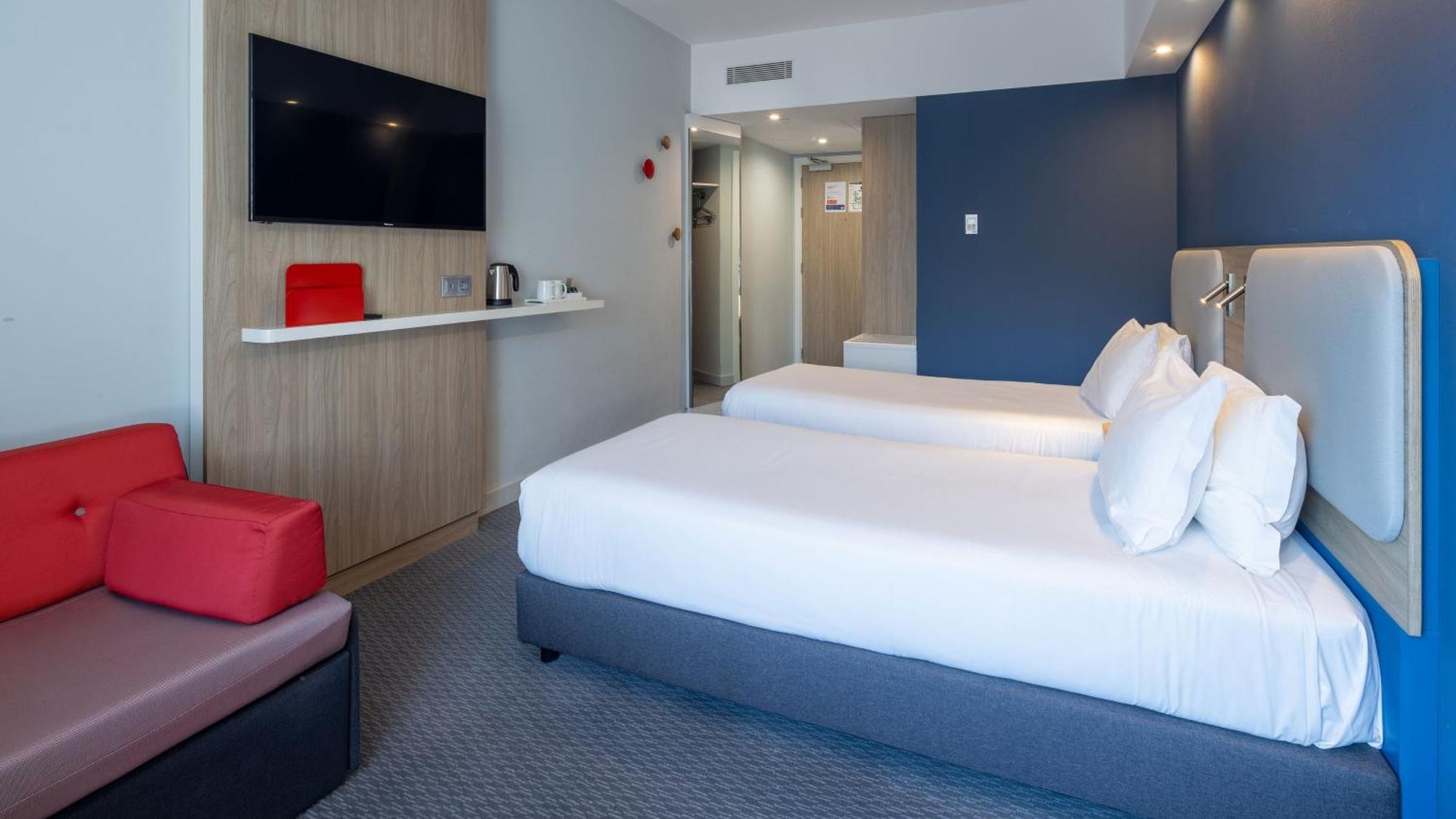 Standard Twin Room Two Twin Beds Single Sofa Bed