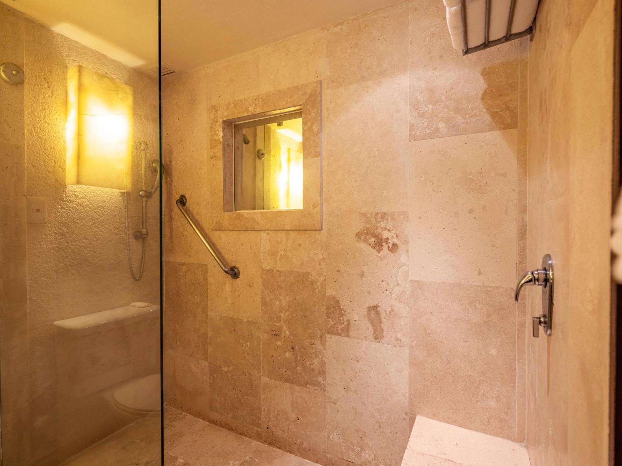 Deluxe Grand King Room