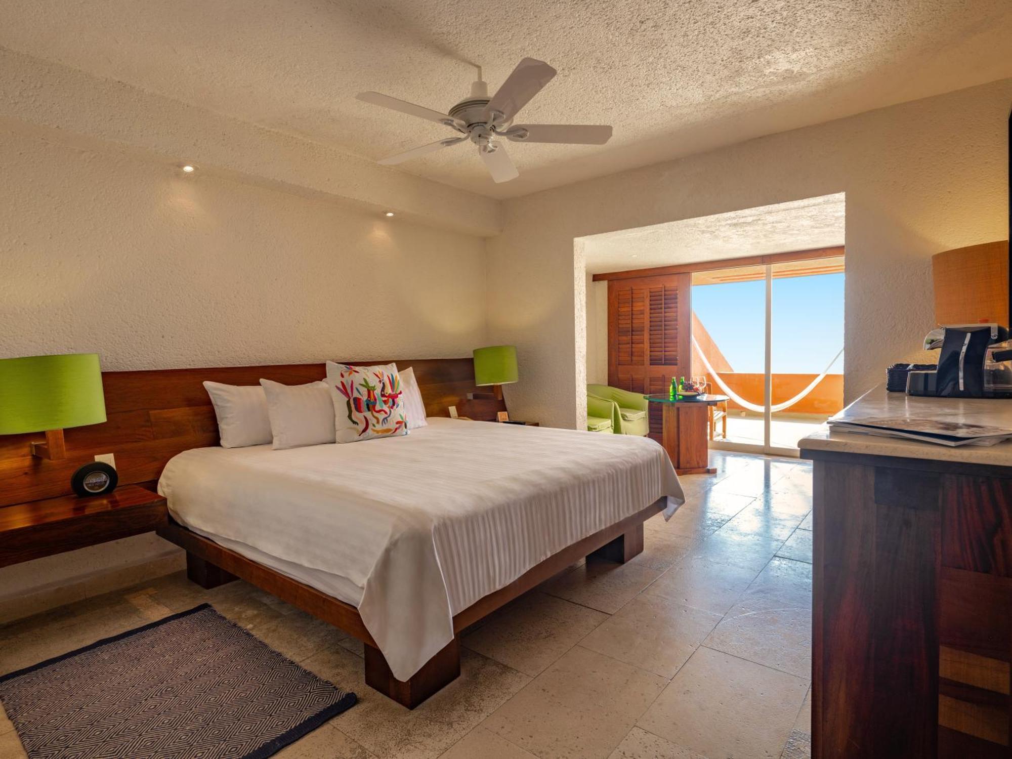Deluxe Grand King Room
