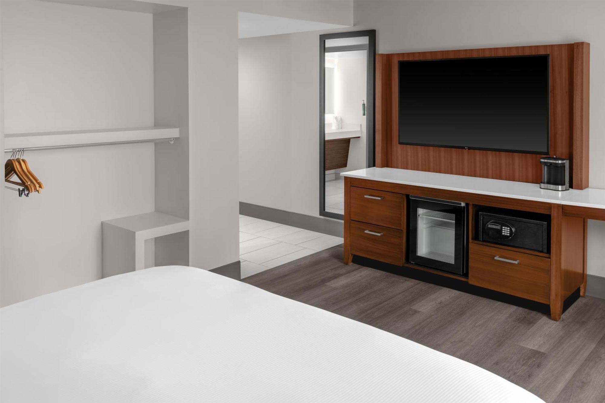 King Room Bath Tub Mobility Hearing Accessible