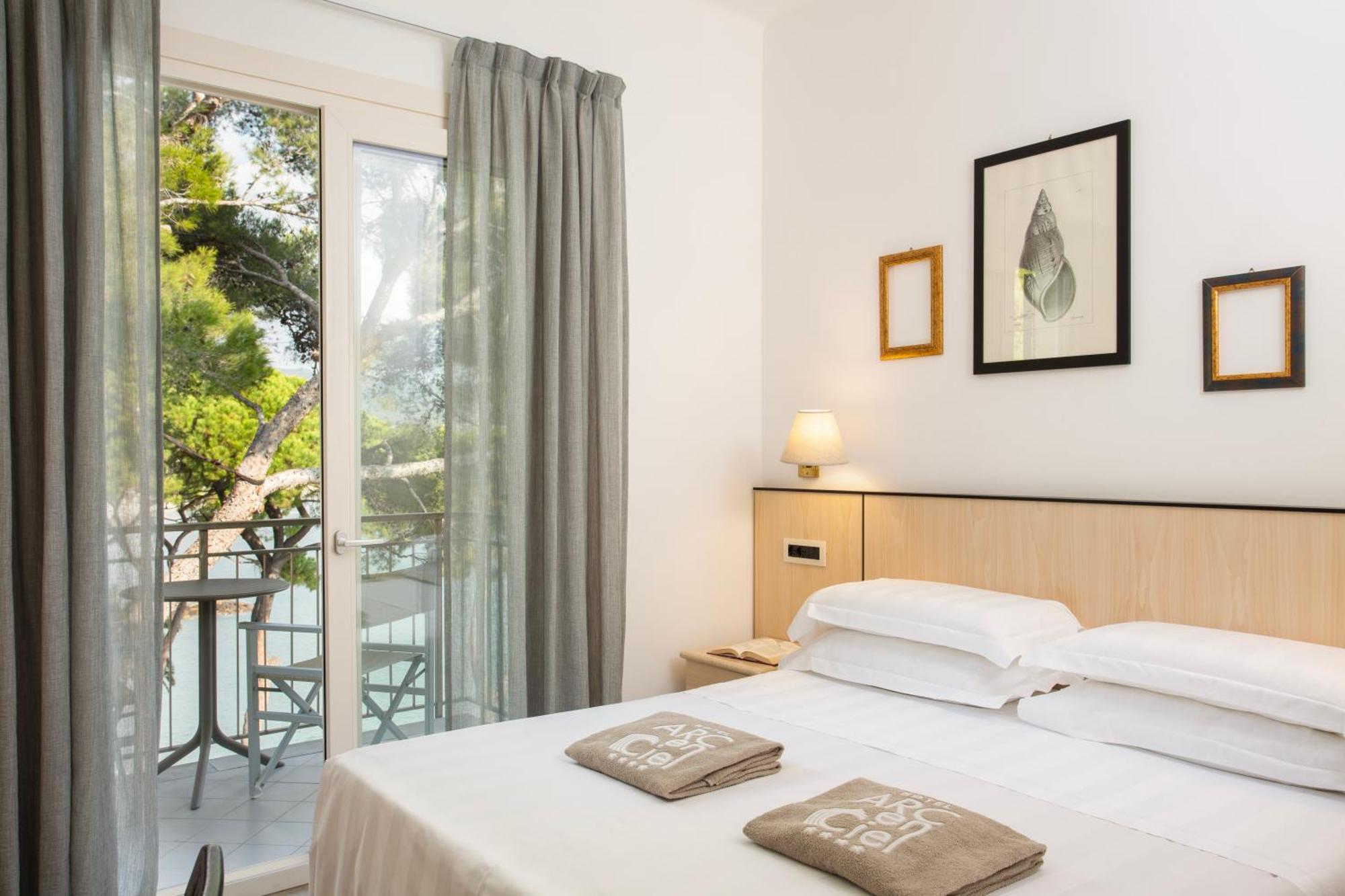 Double Room Lateral Sea View