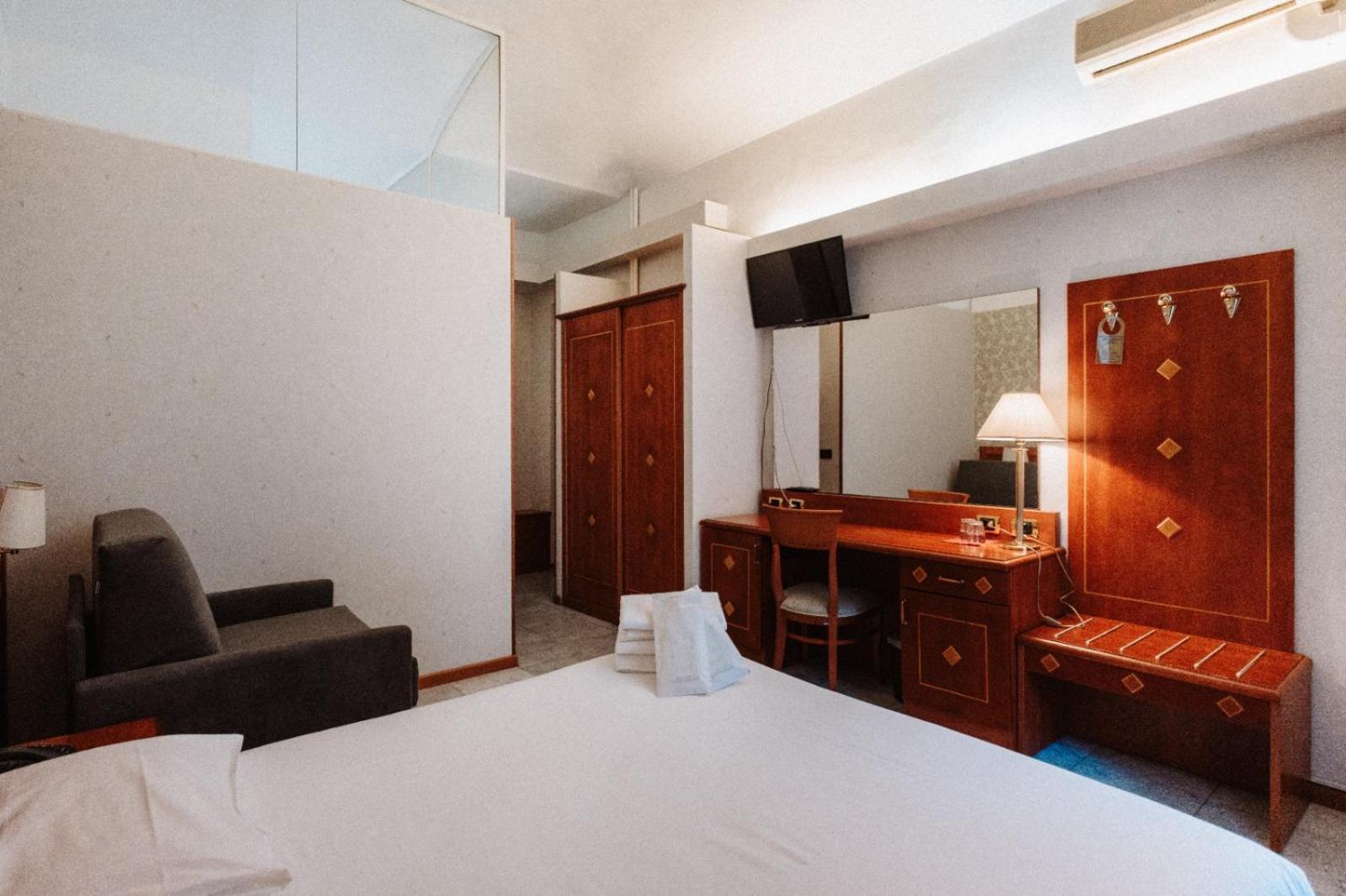 Large Double Room