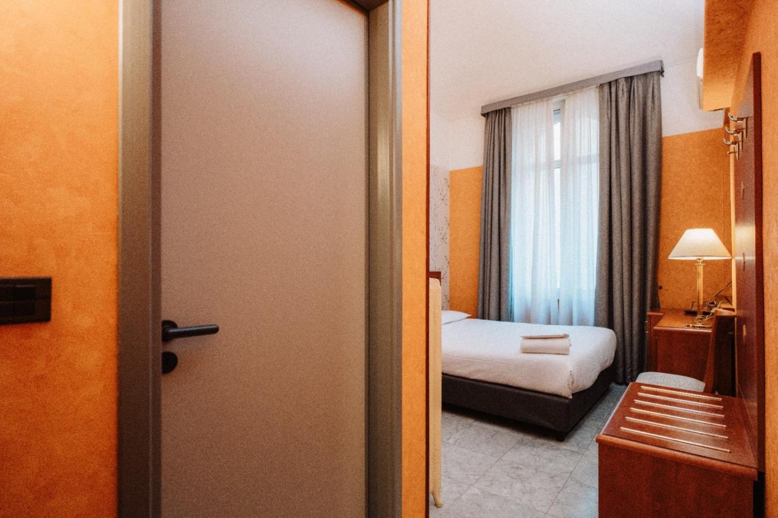Standard Queen Room