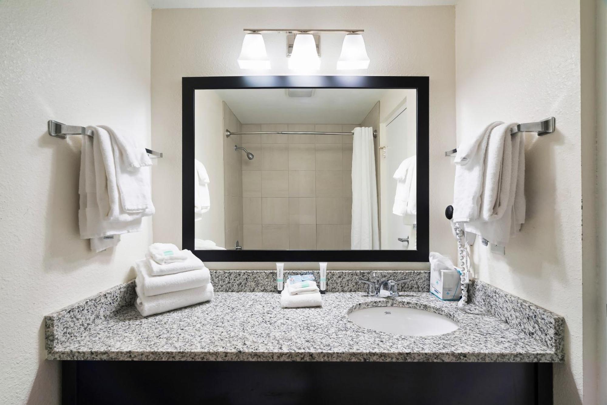 GTVH Standard Queen Room