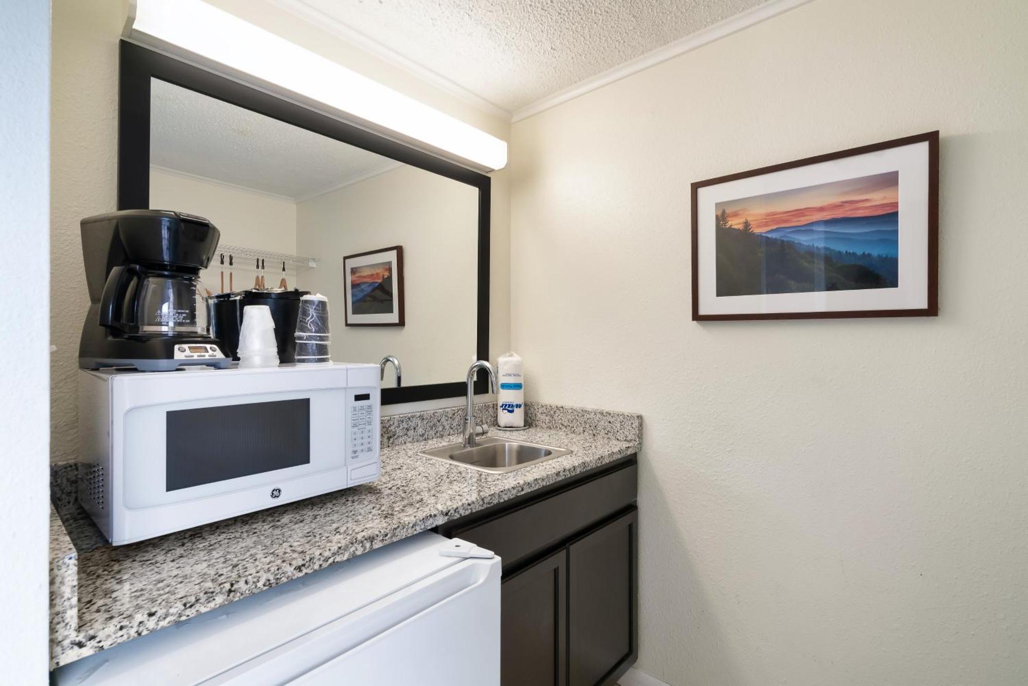 GTVH Standard Queen Room