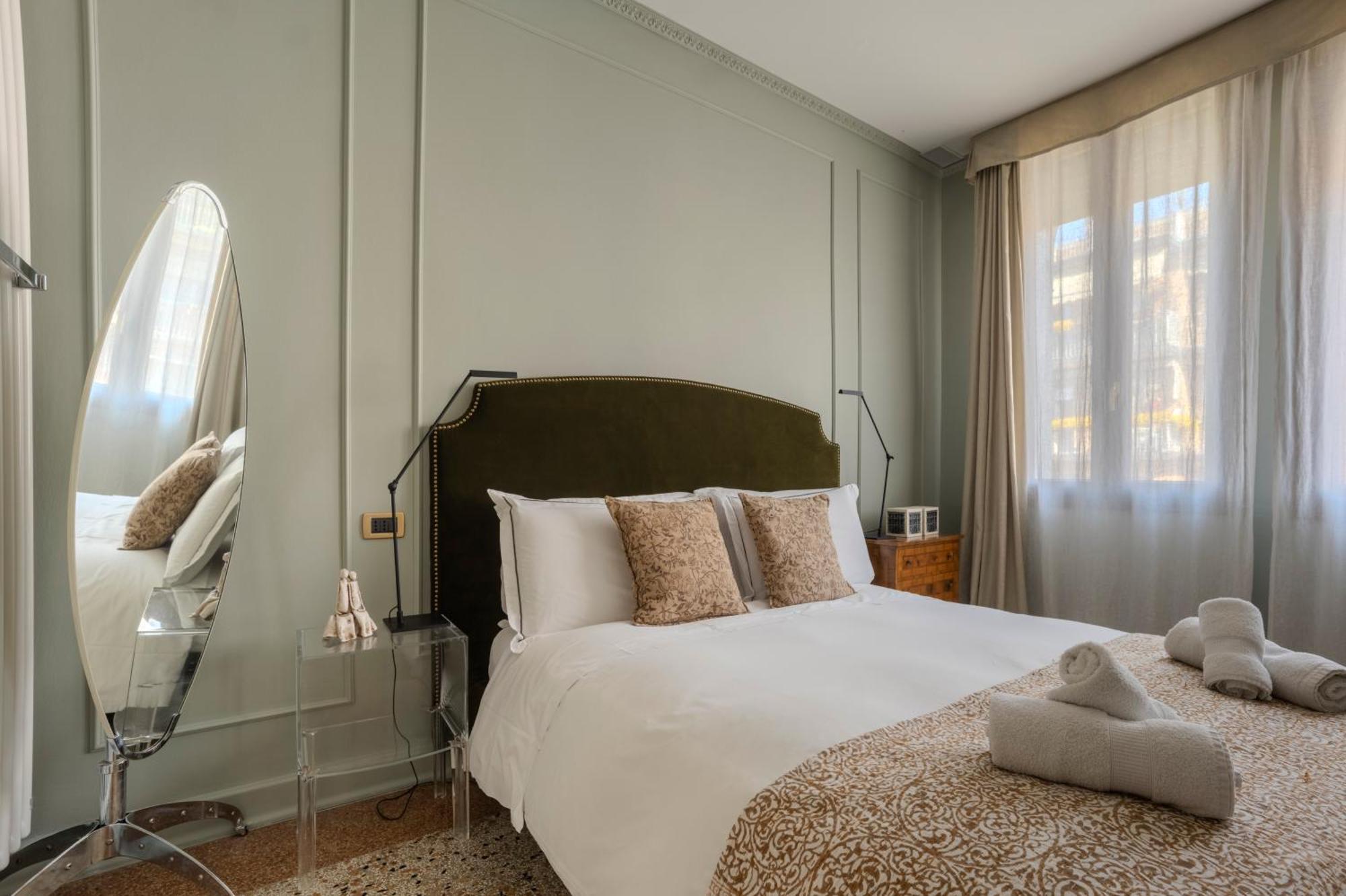 Standard Queen Room
