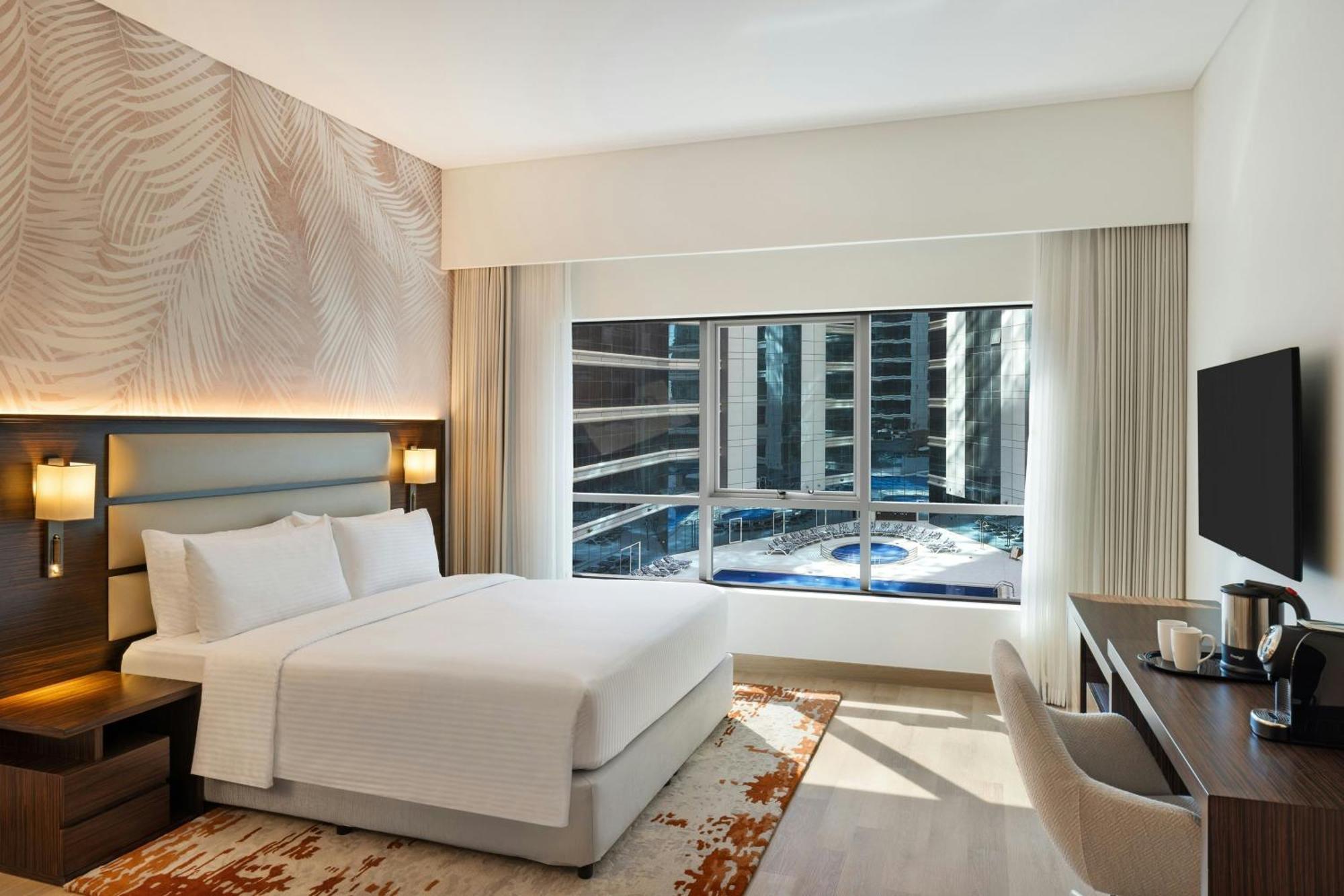 Deluxe King Room Pool View