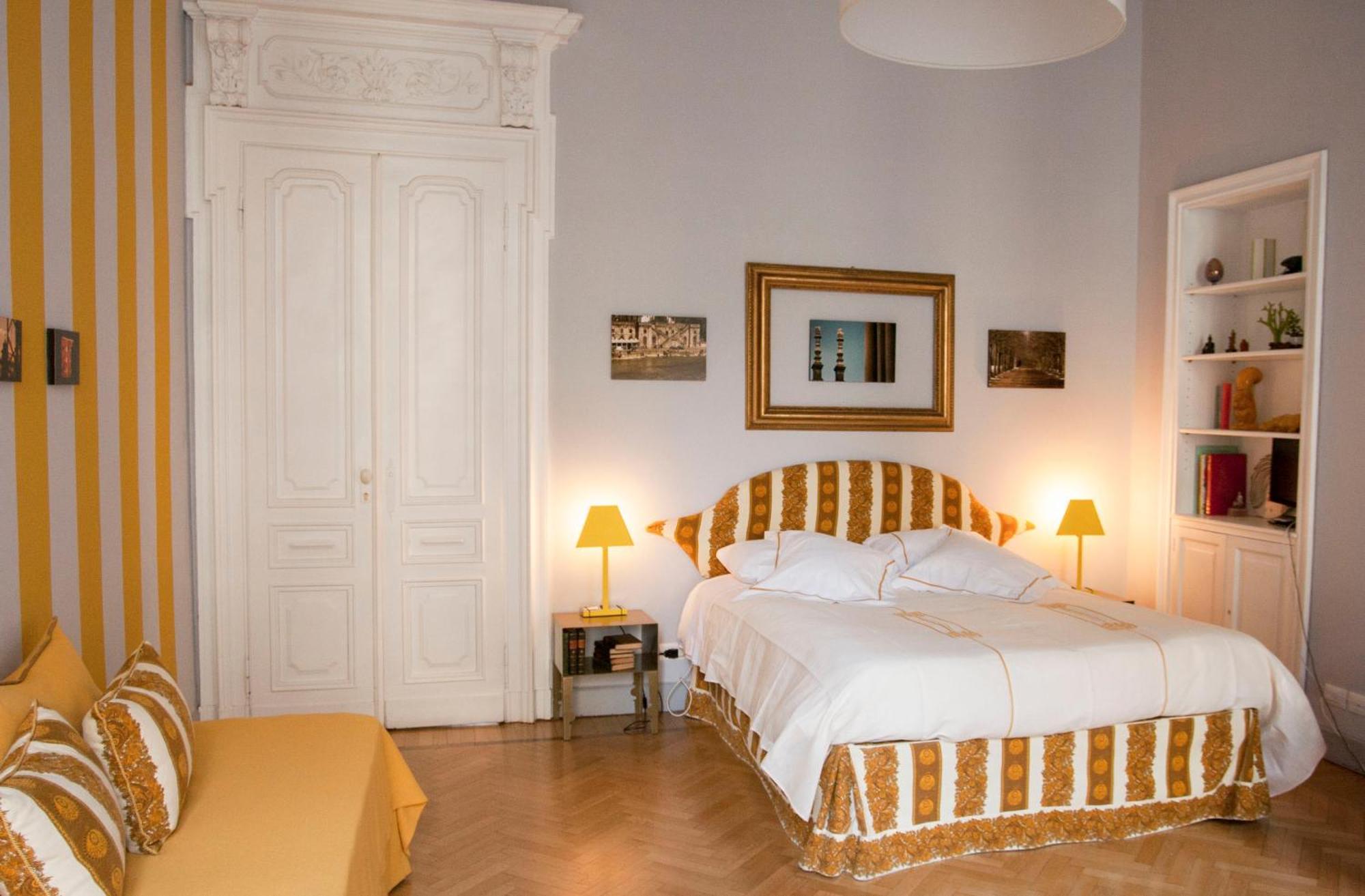 Five-Bedroom Deluxe Apartment