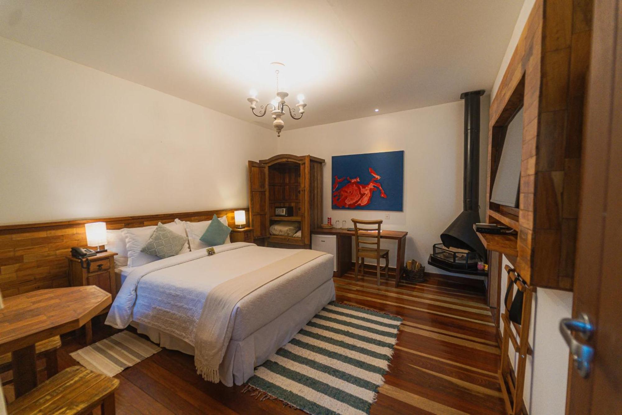 Quarto Grande com Cama de Casal ou 2 de Solteiro