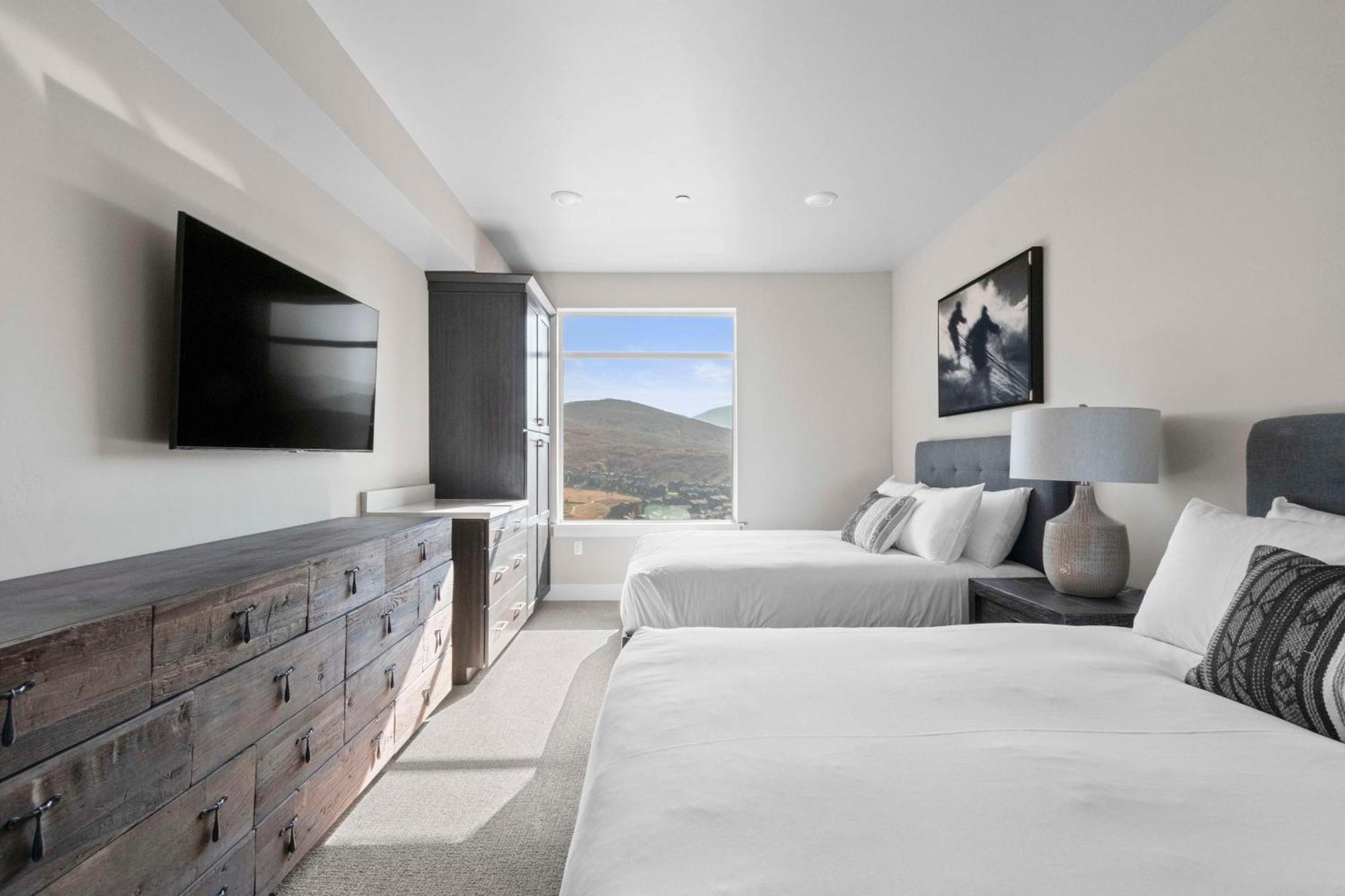 Standard Mountain View Room - 2 Queens