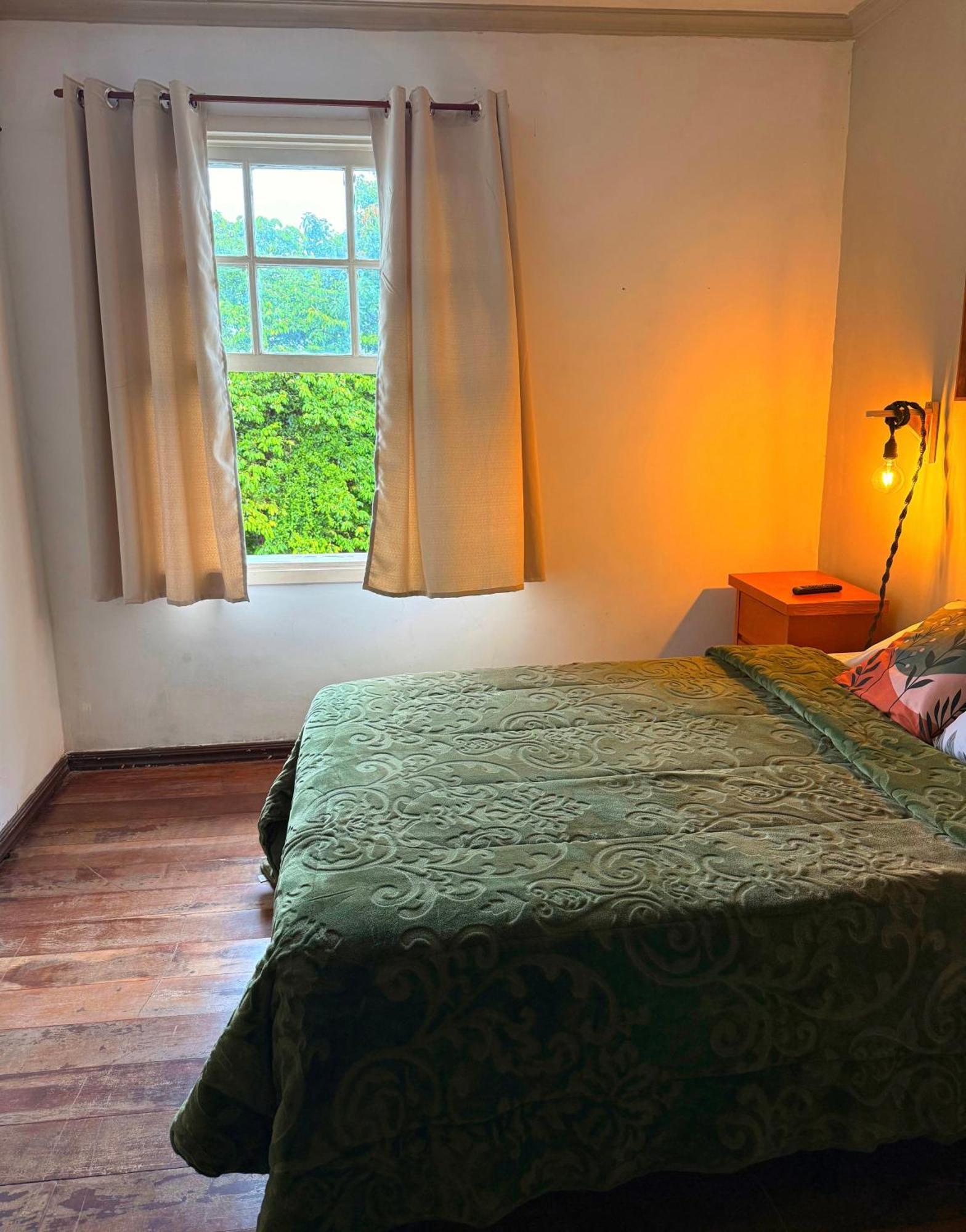 Quarto Econômico com Cama de Casal ou 2 de Solteiro