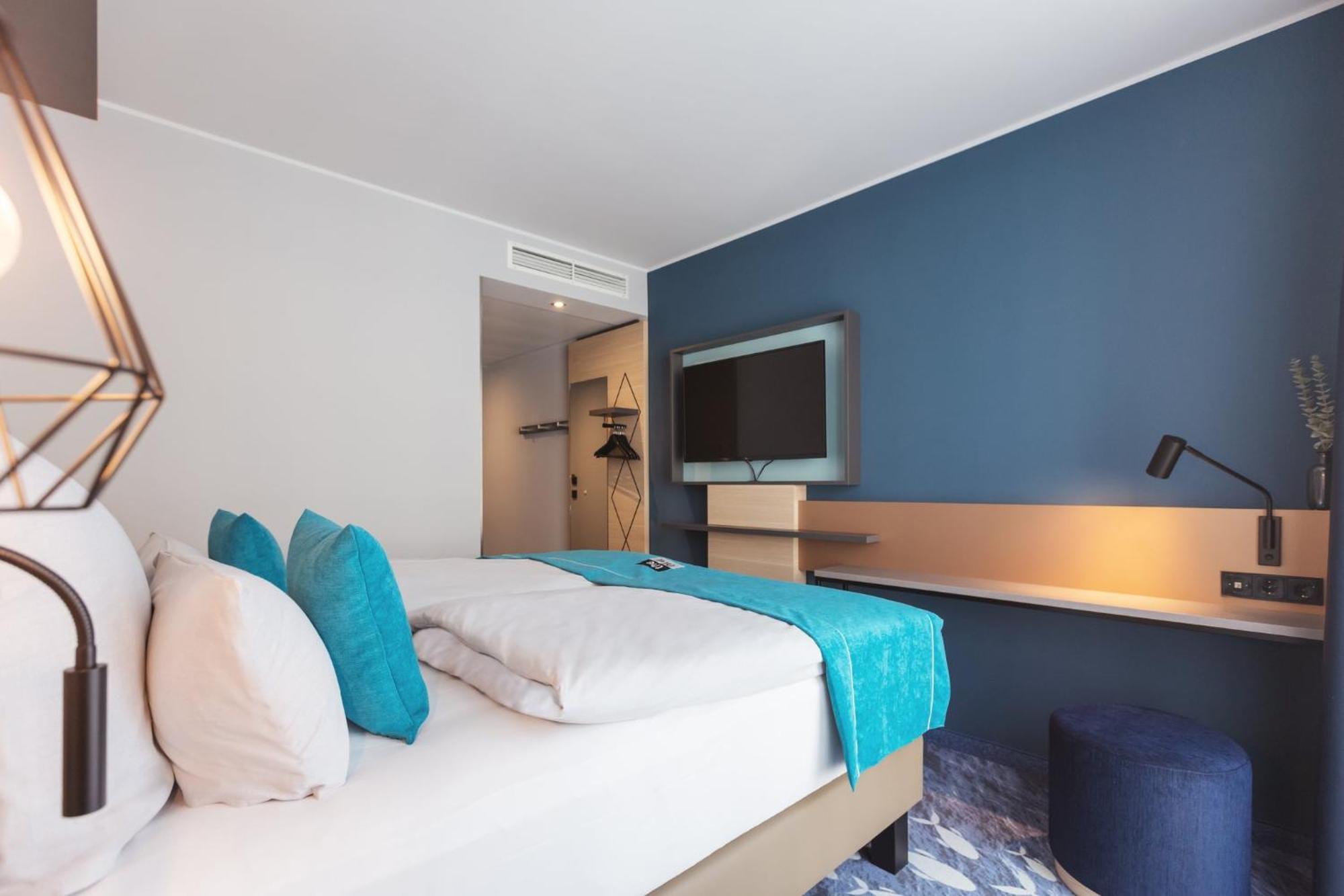 Standard Queen Room