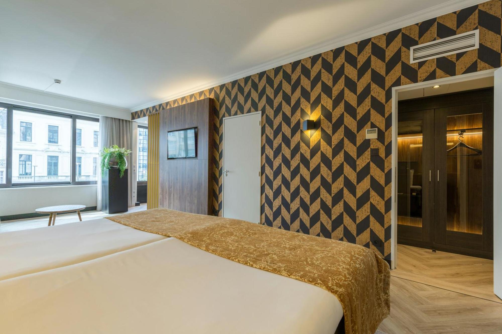 Deluxe Room 1 Twin Bed 1 Single Bed