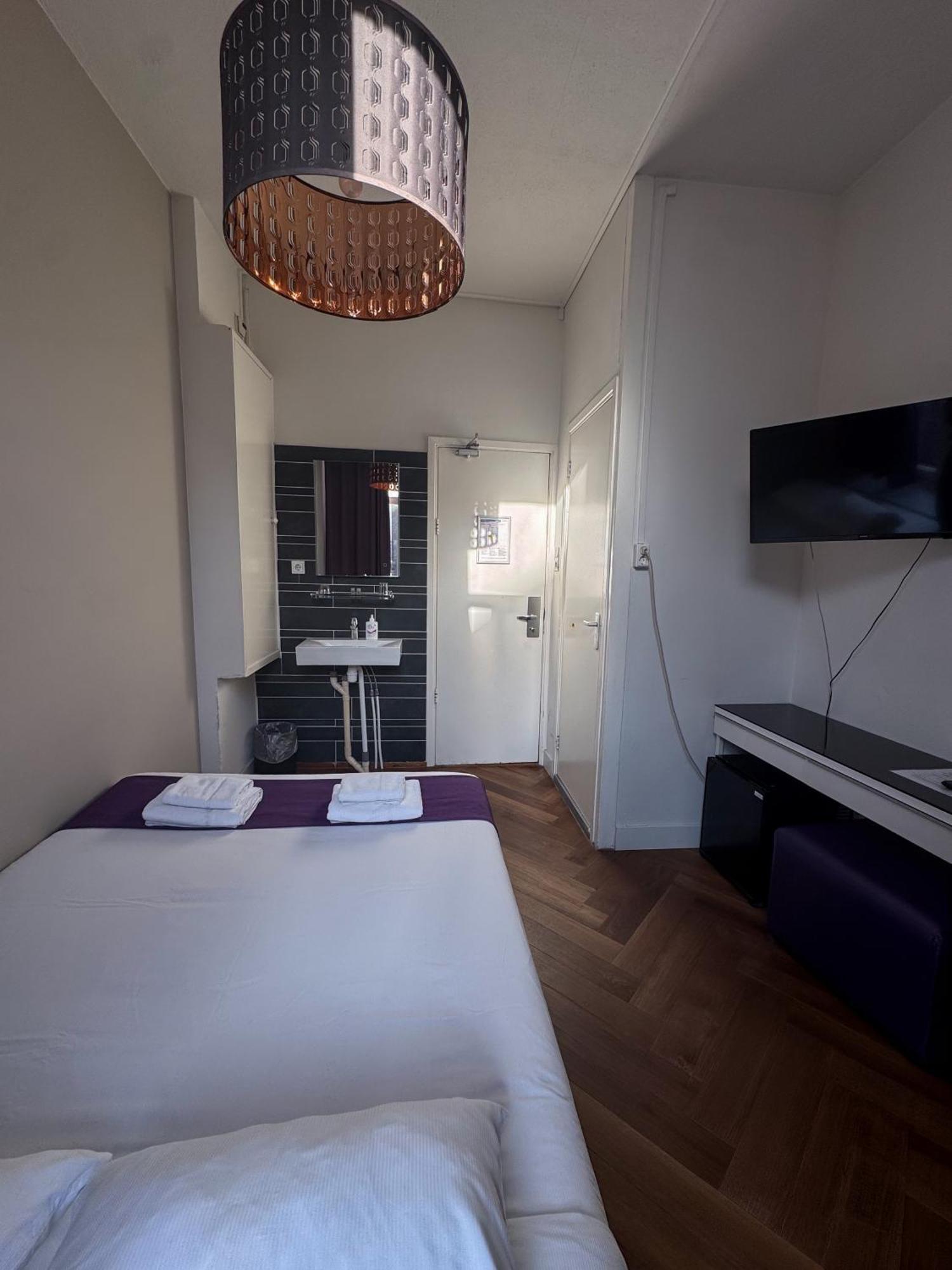 Small Double Room Private Bathroom