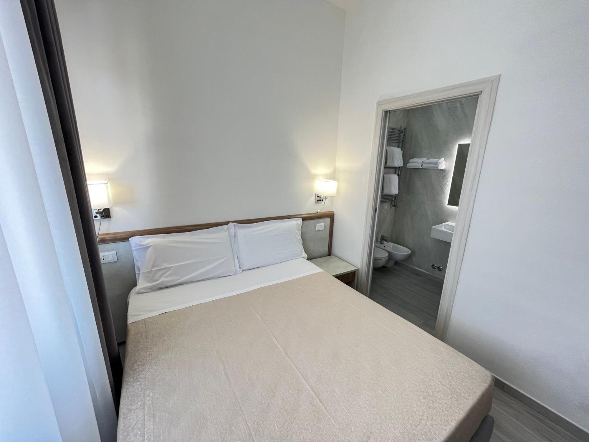 Doppel-/Zweibettzimmer mit Stadtblick
