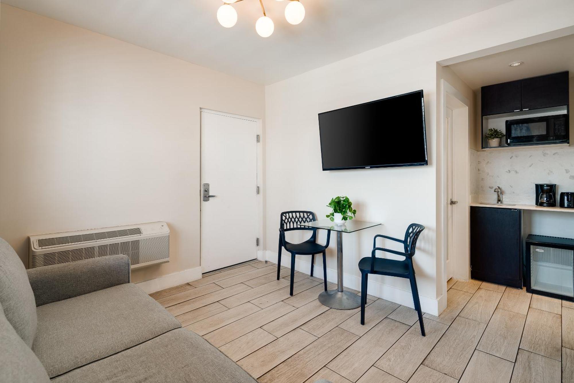 One Bedroom Queen Suite