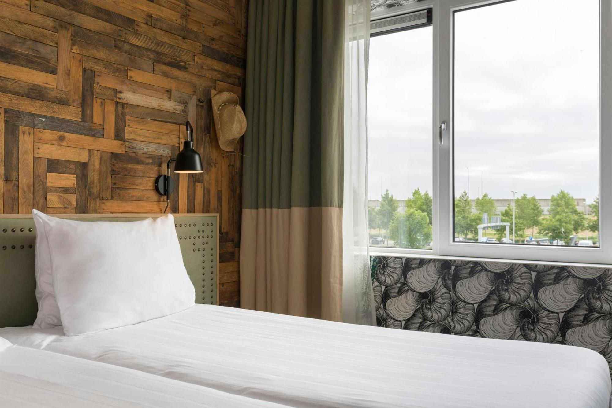 Comfort Room 1 Twin Bed