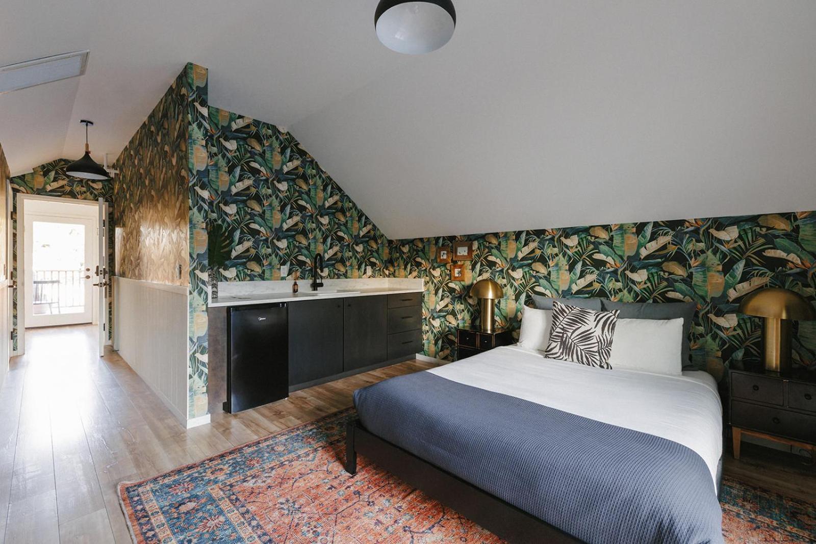 Deluxe Queen Room
