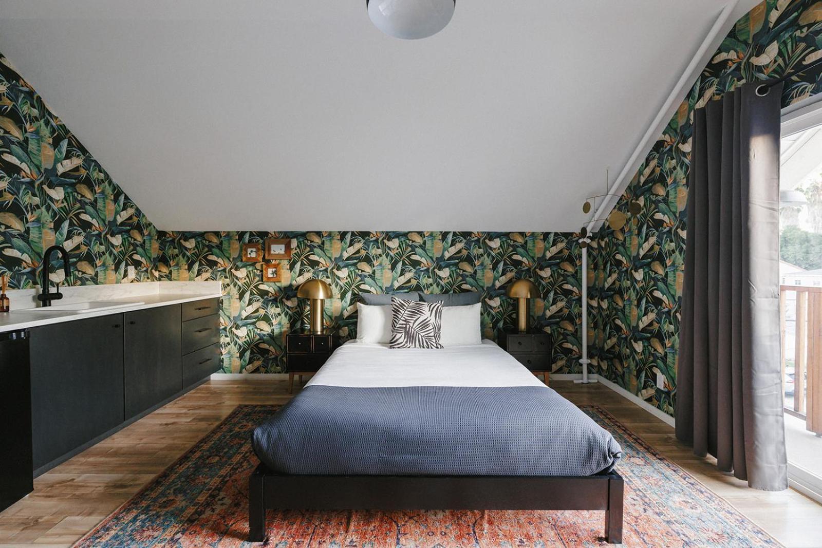 Deluxe Queen Room