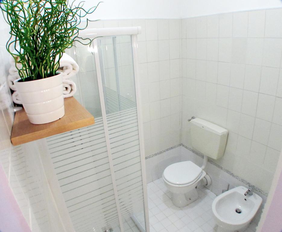 Twin Room Private External Bathroom