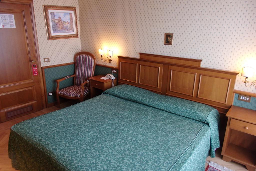 2 Zimmer mit Verbindungstür