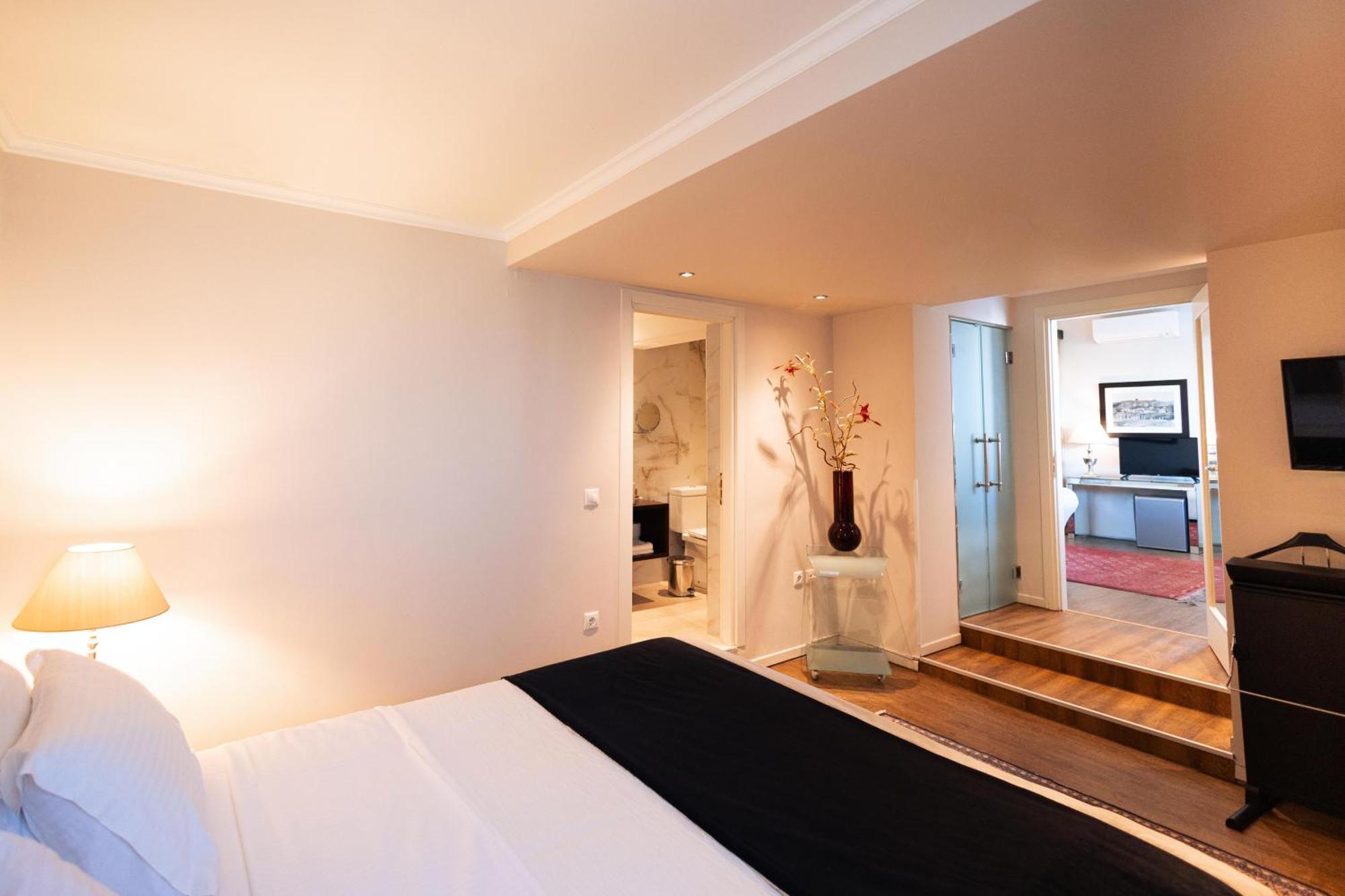 Deluxe King Suite Balcony