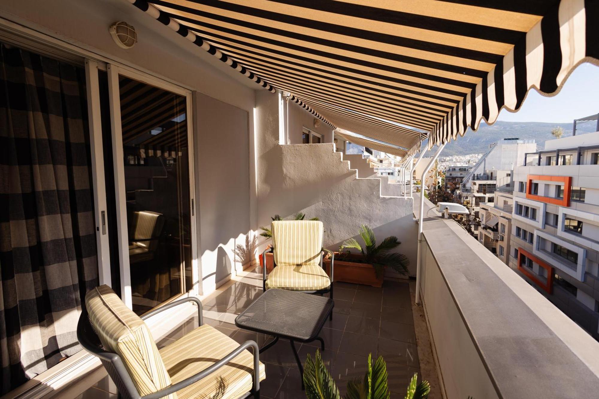 Executive King Room Balcony Non-Smoking