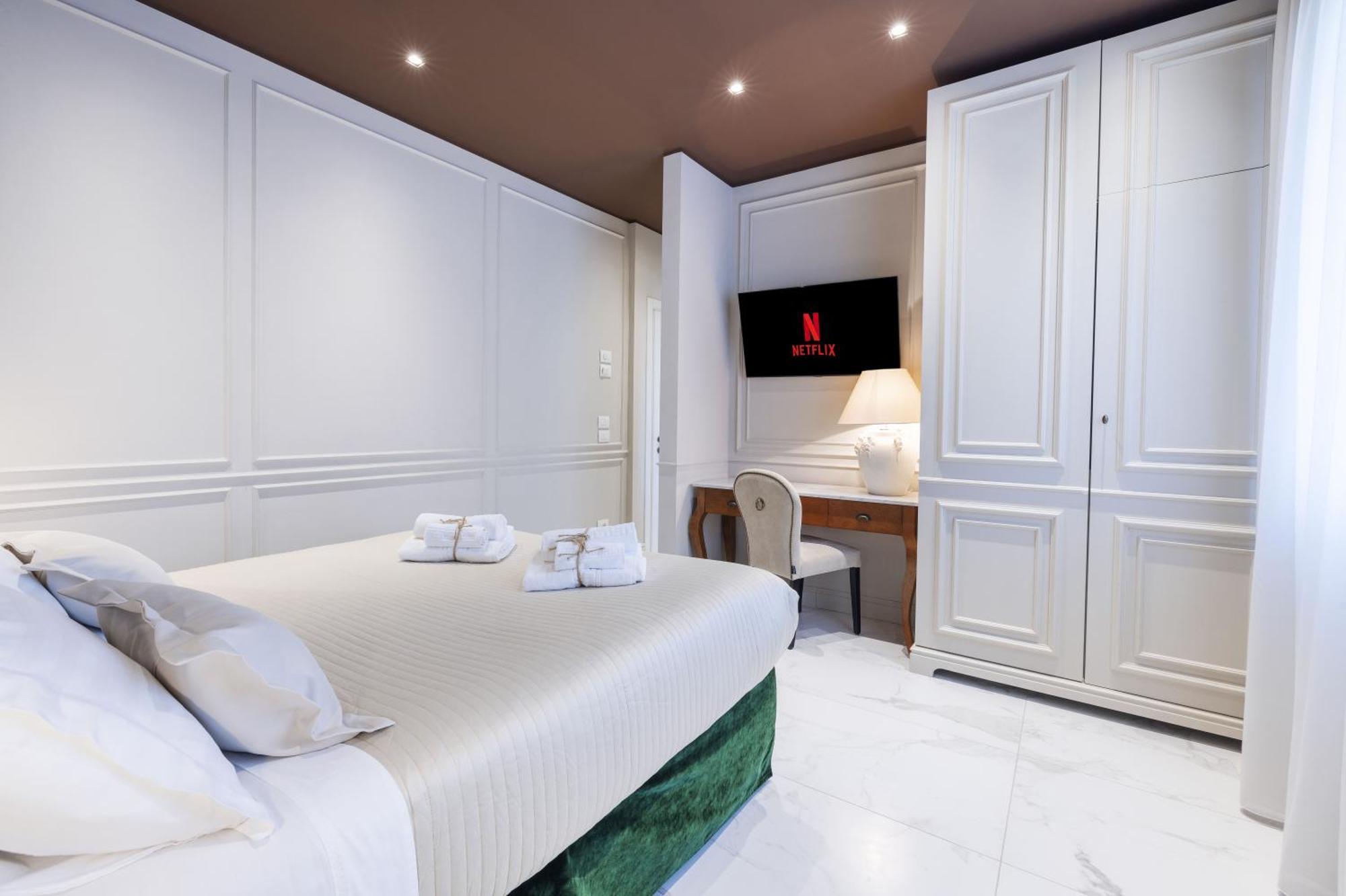 Deluxe King Suite