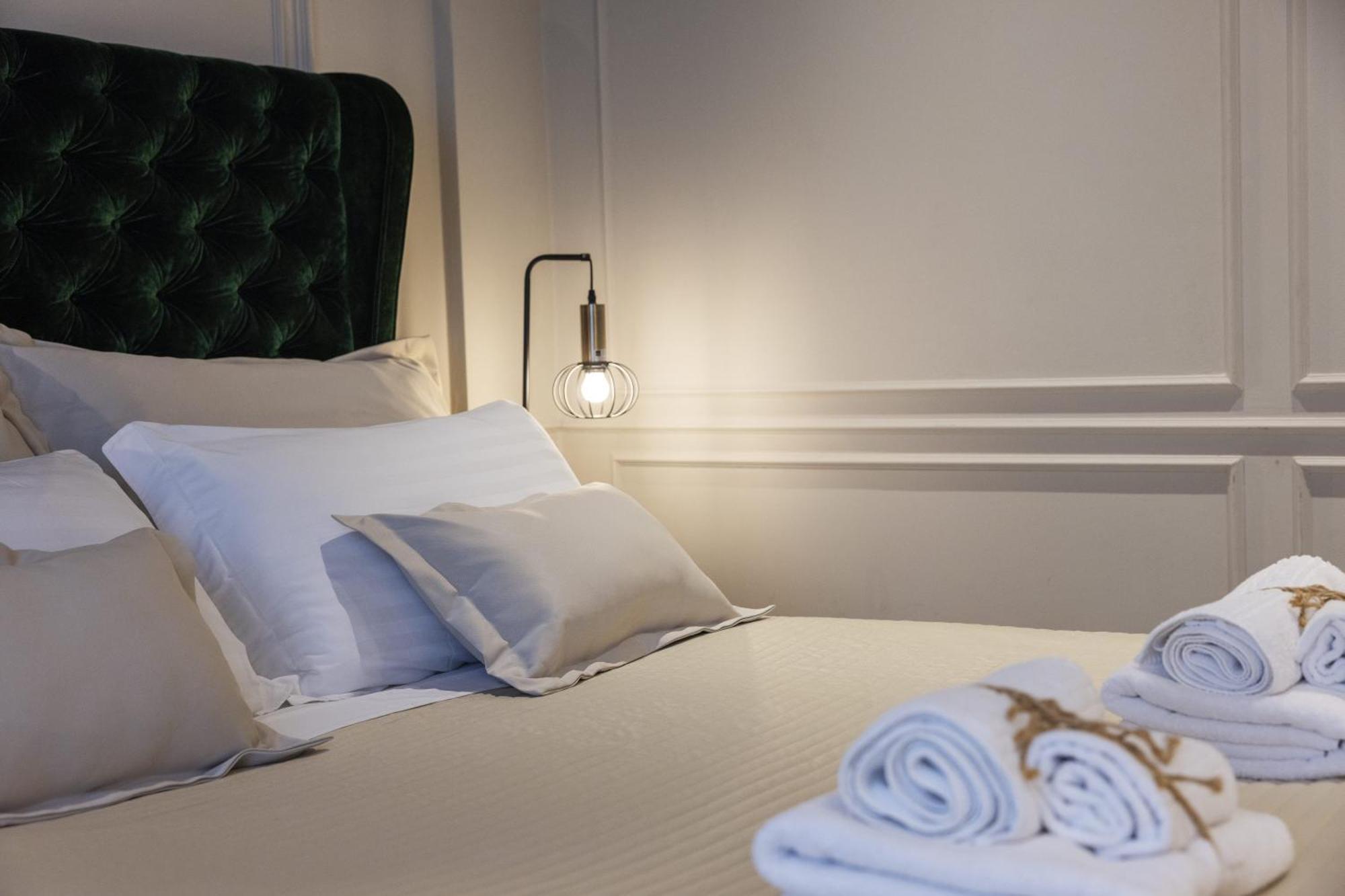 Deluxe King Suite