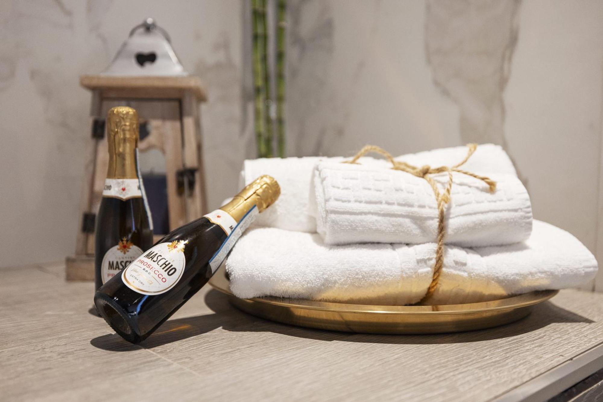 King Suite Spa Bath