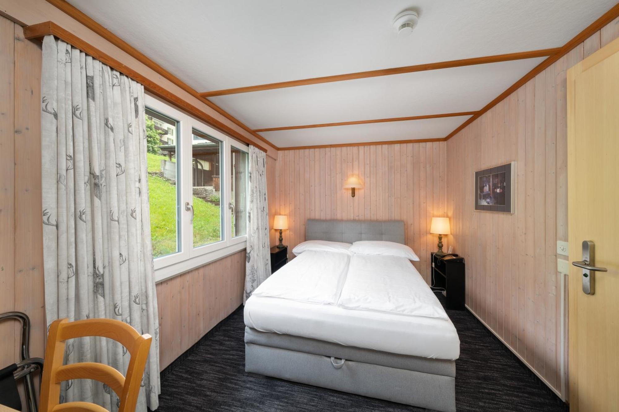 Small Double Room Private Bathroom no view