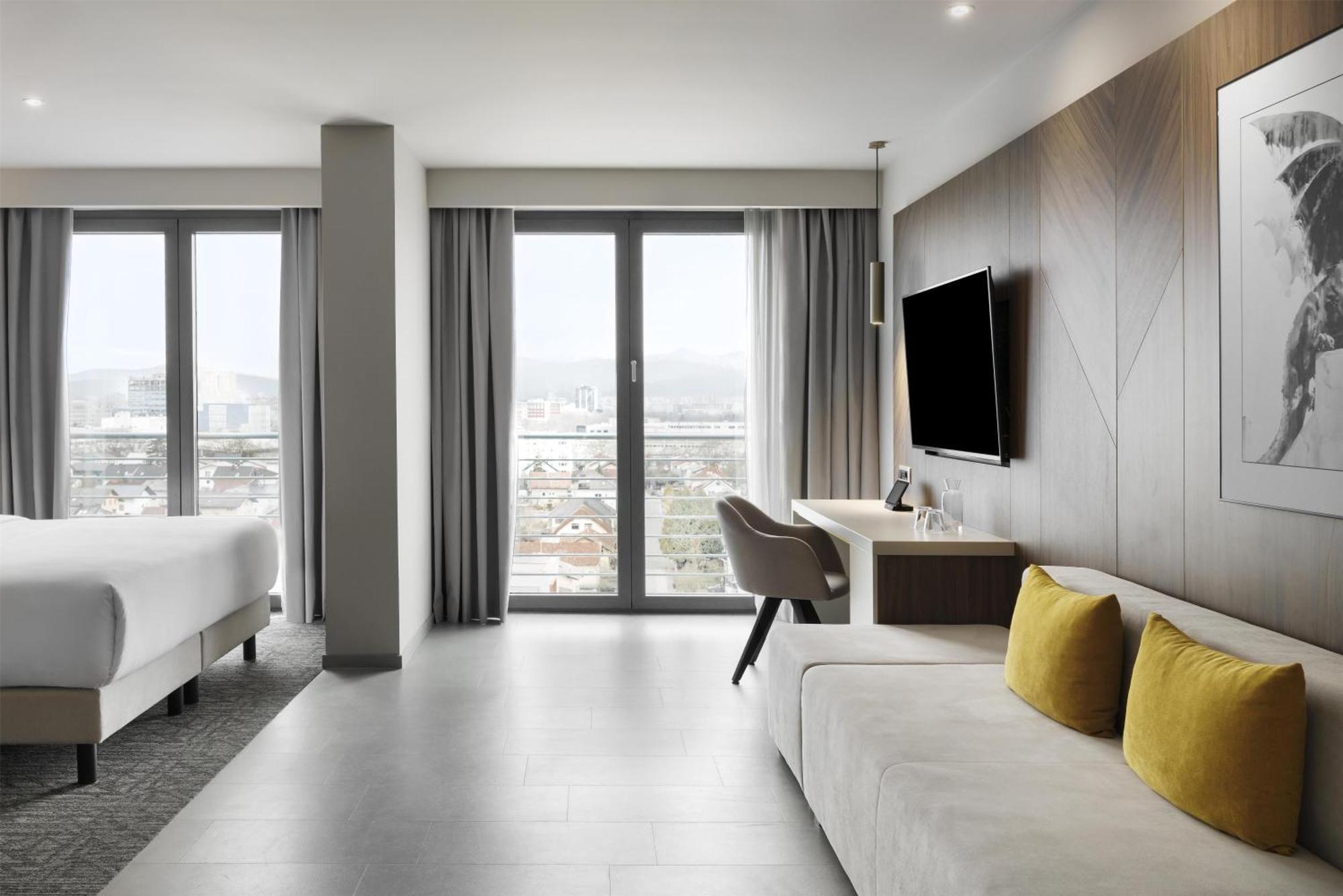 Deluxe King Room