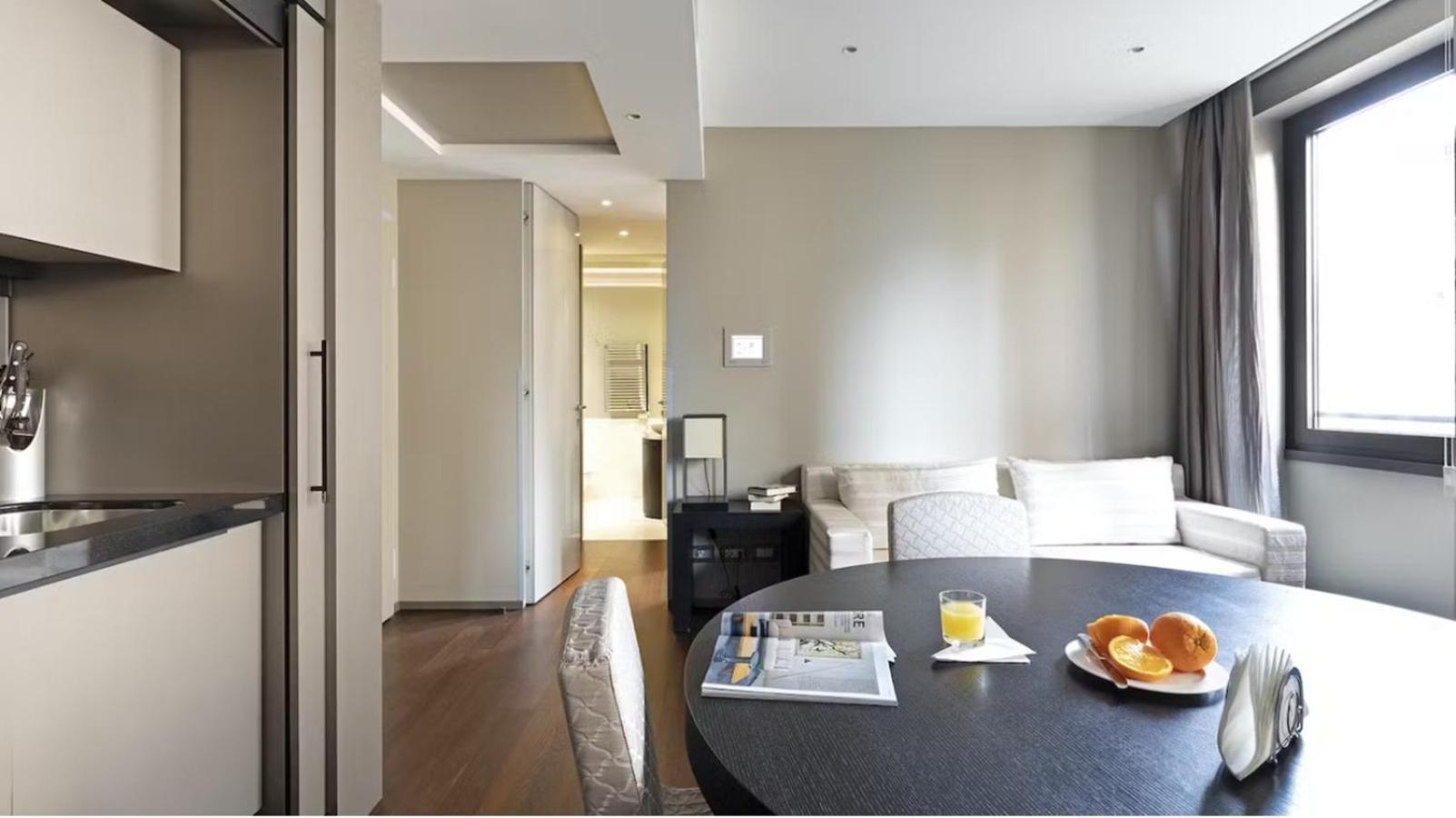 Executive Suite,1758336508:JPEG