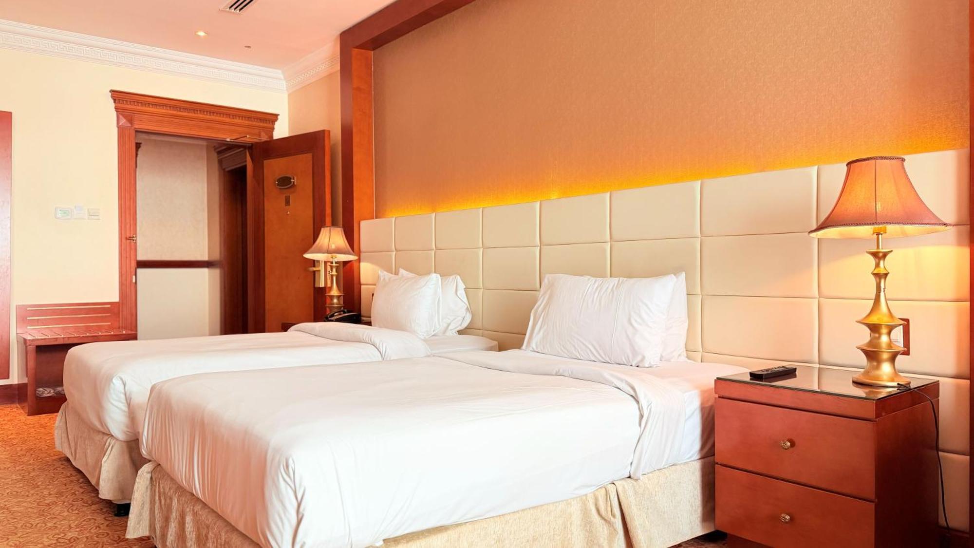 DELUXE TWIN ROOM
