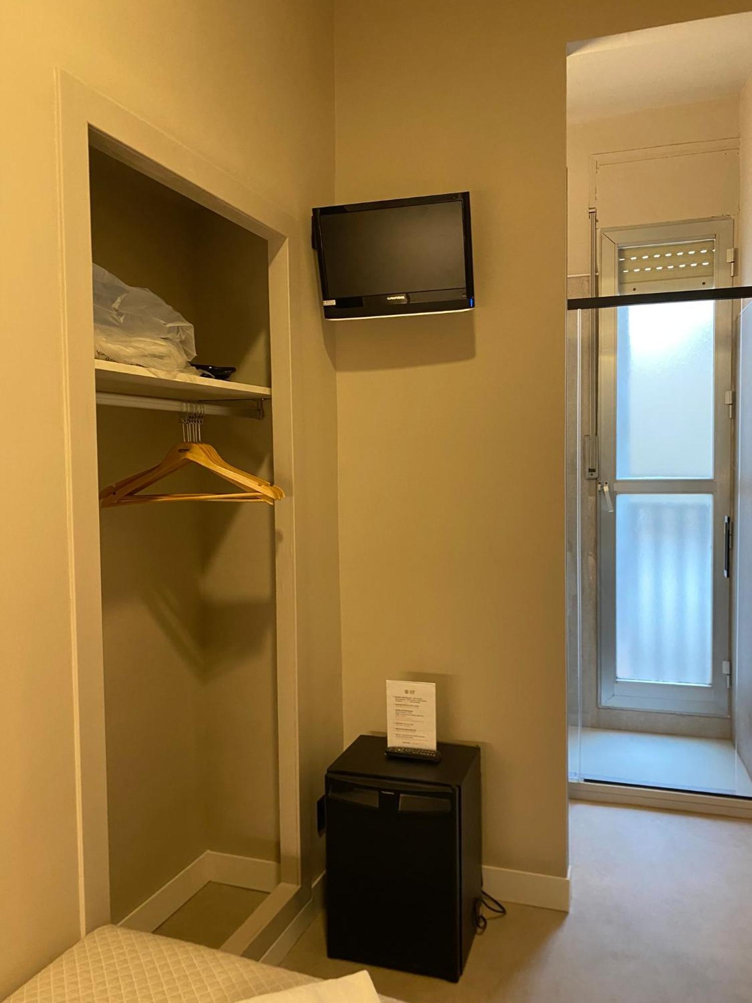Single Room Shared Shower Toilet
