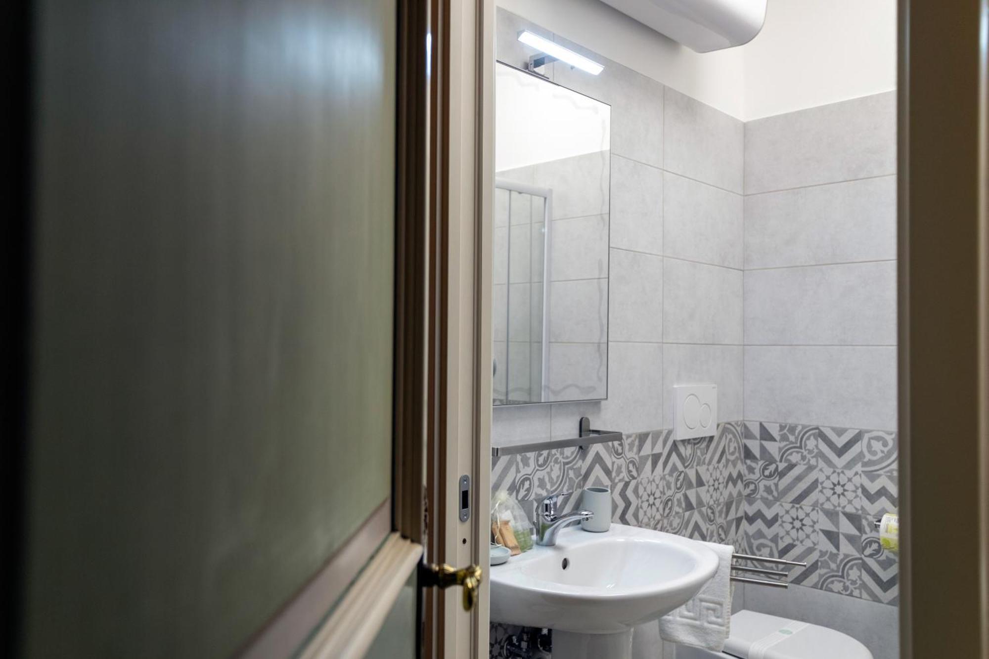 Double Room Private Bathroom