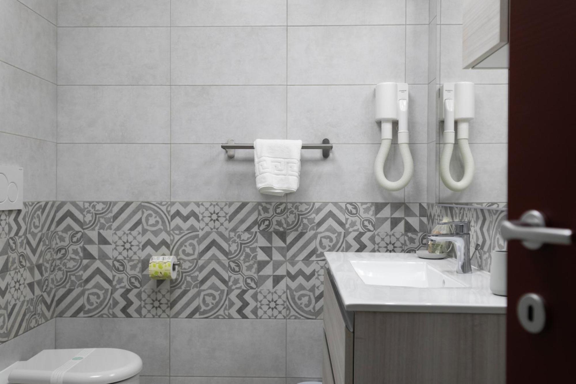 Double Room Private Bathroom