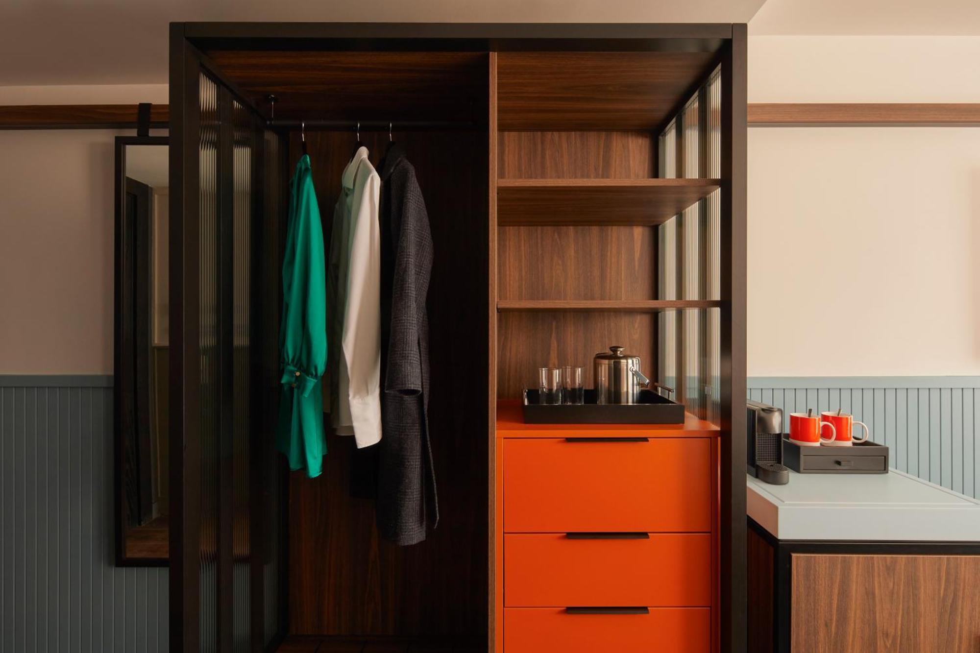 Standard Queen Room