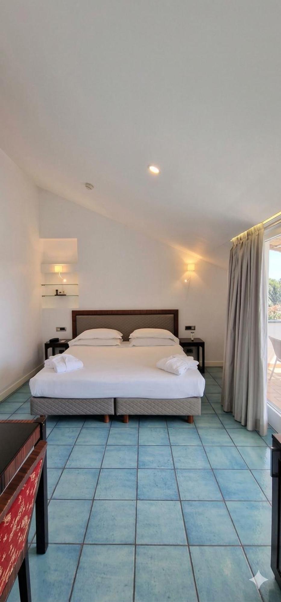 Deluxe Double or Twin Room Spa Bath