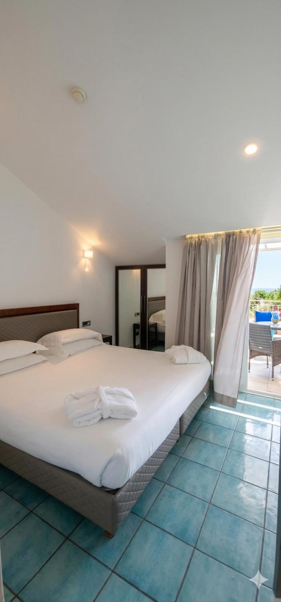 Deluxe Double or Twin Room Spa Bath