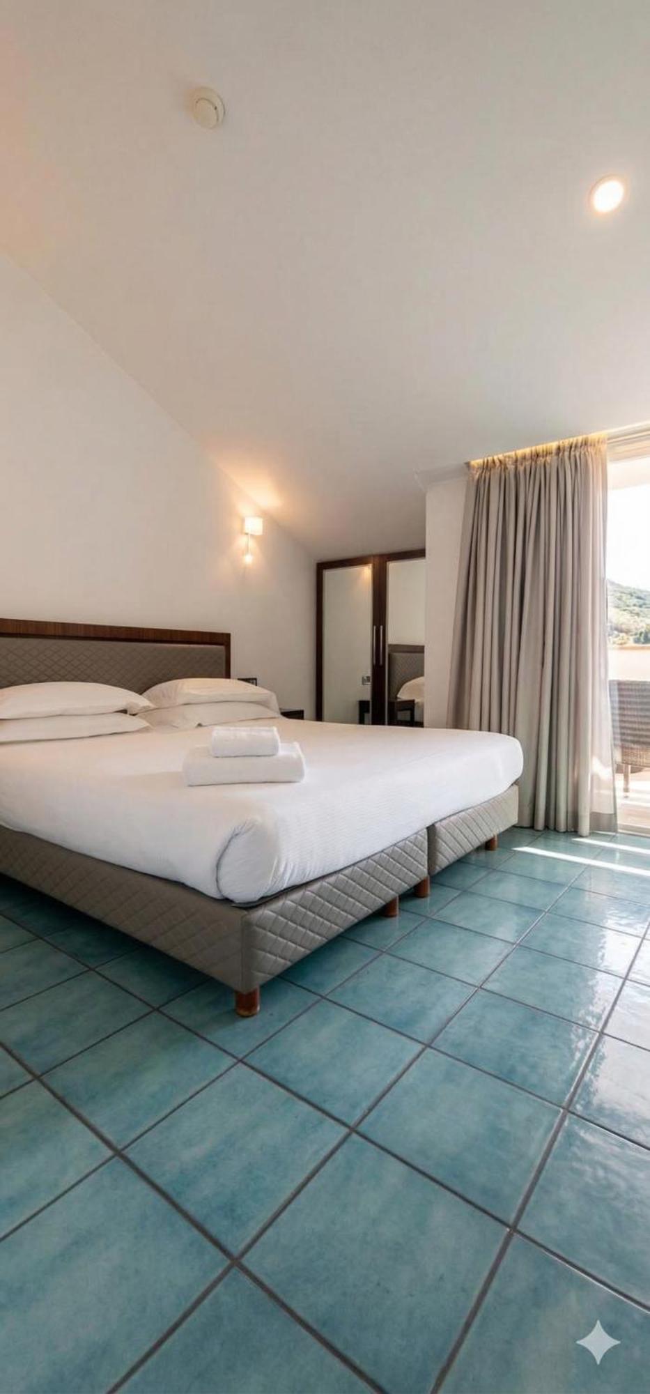 Deluxe Double or Twin Room Spa Bath