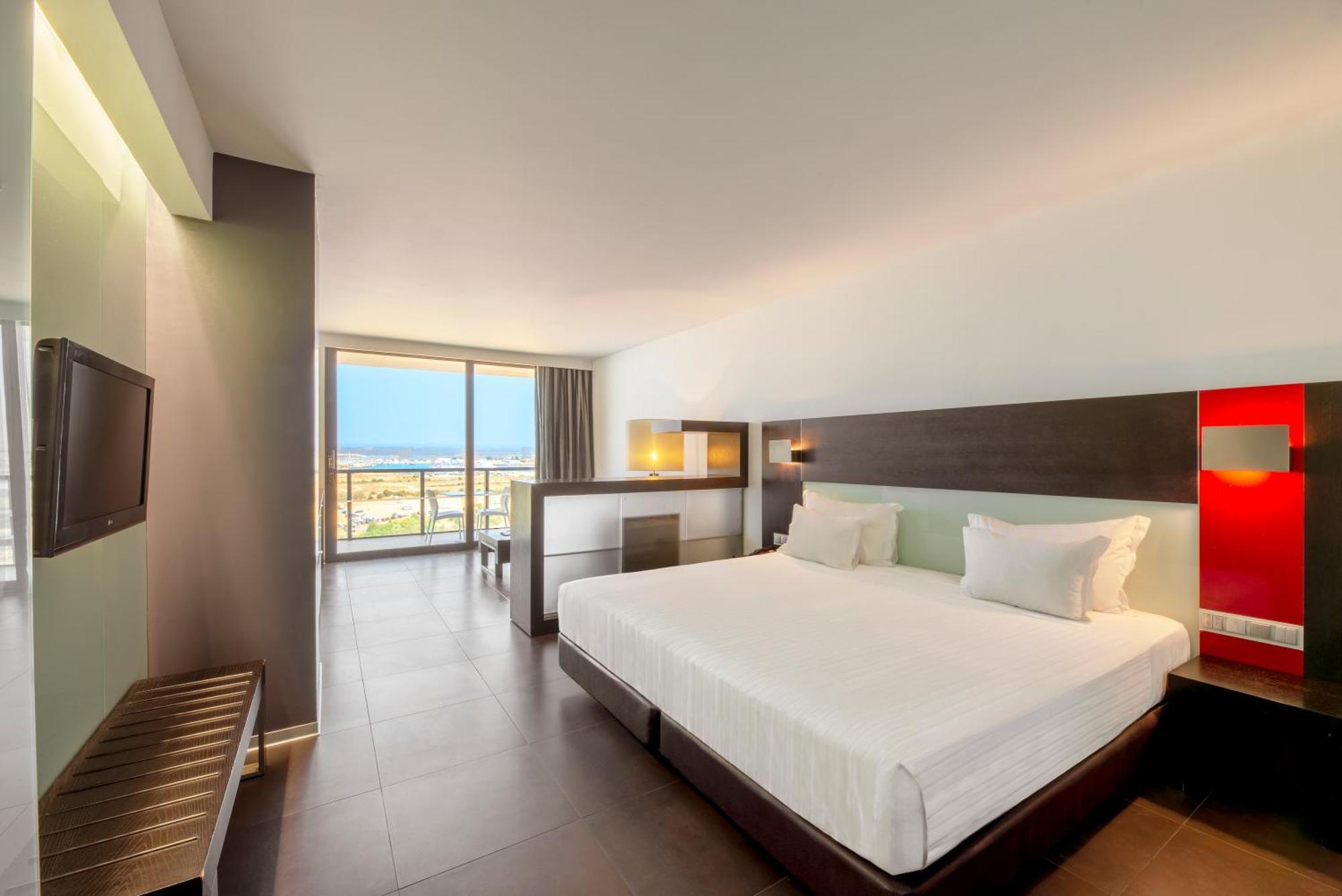 Superior Suite City View Upper Floors