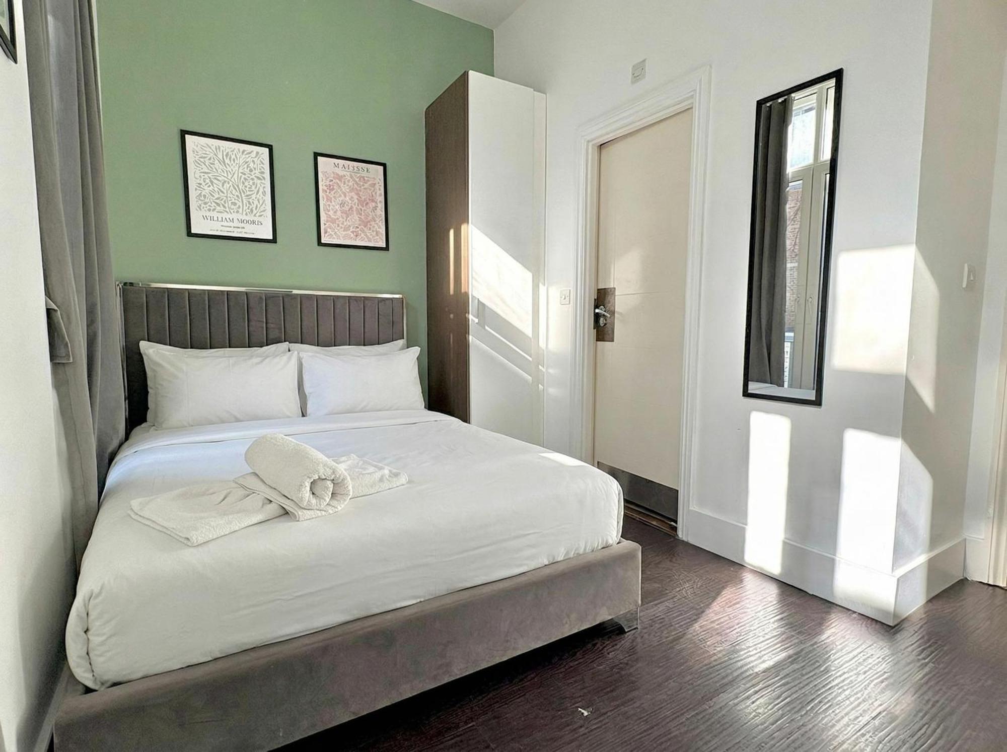 Double Room Private Bathroom